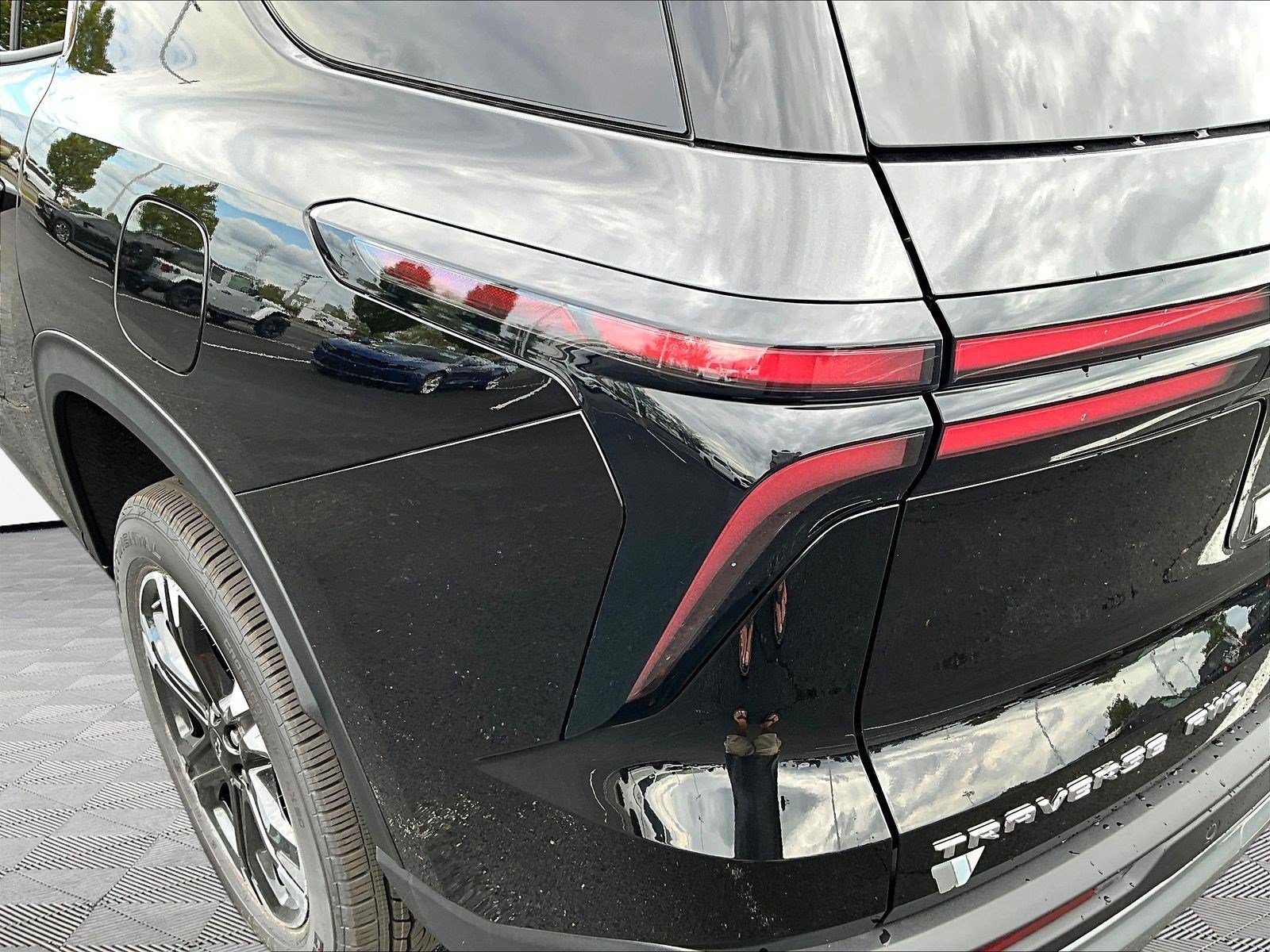 New 2027 Chevrolet Traverse LT w/ Sun and Wheel Package AWD/4WD image 15
