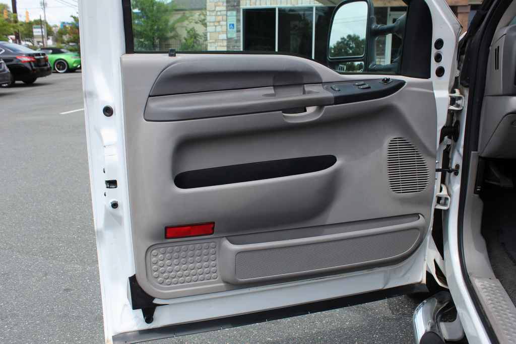 Used 2001 Ford F250 Lariat RWD image 12