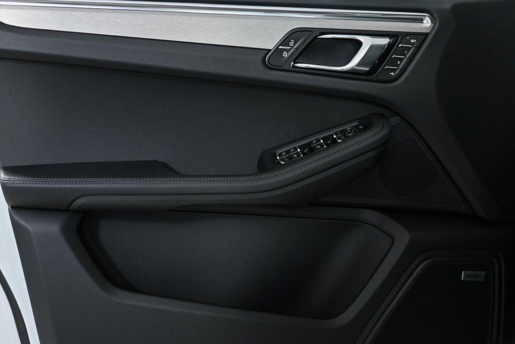 New 2026 Porsche Macan image 6