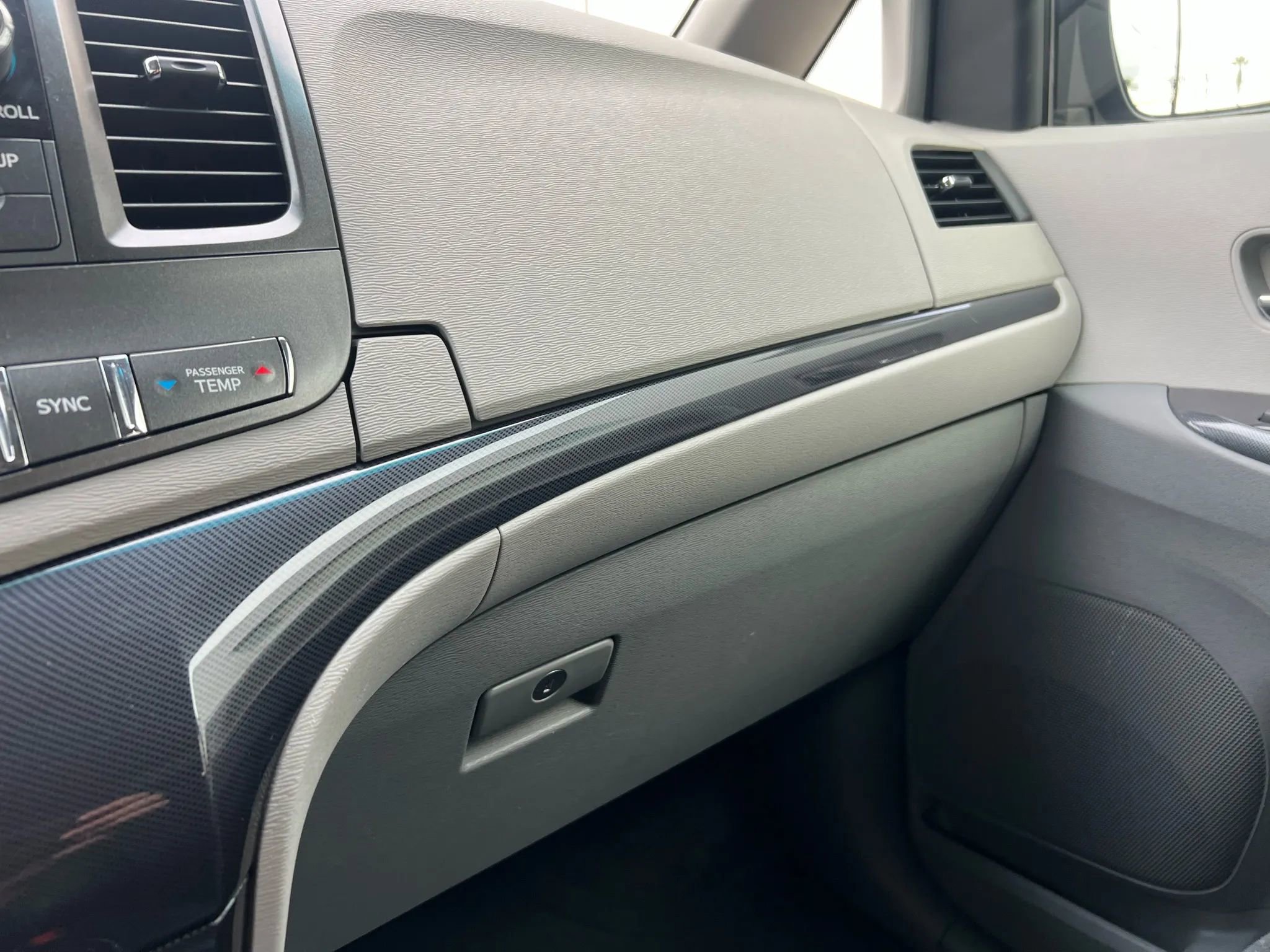 Used 2014 Toyota Sienna SE image 20