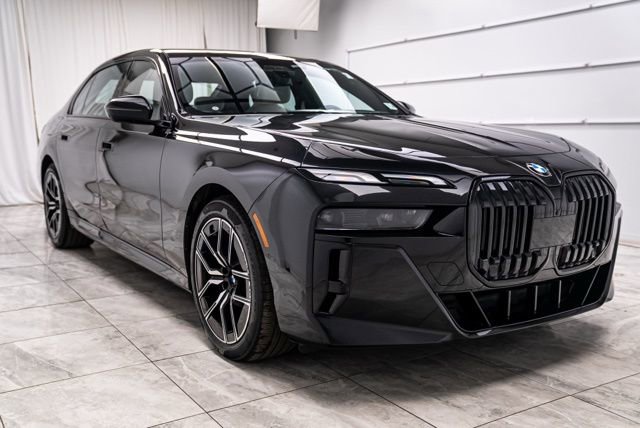 Used 2023 BMW 760i xDrive image 4