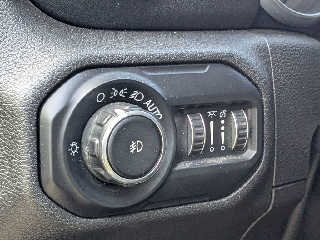 Used 2019 Jeep Wrangler Unlimited Sahara image 14