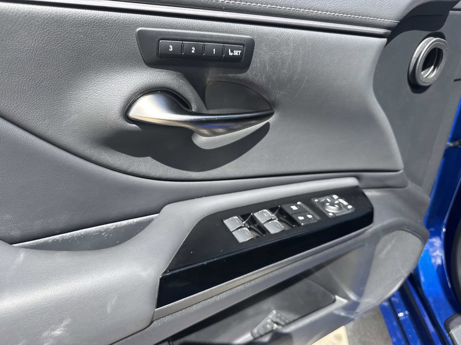 Used 2023 Lexus ES 350 F Sport w/ Accessory Package (Z2) image 16