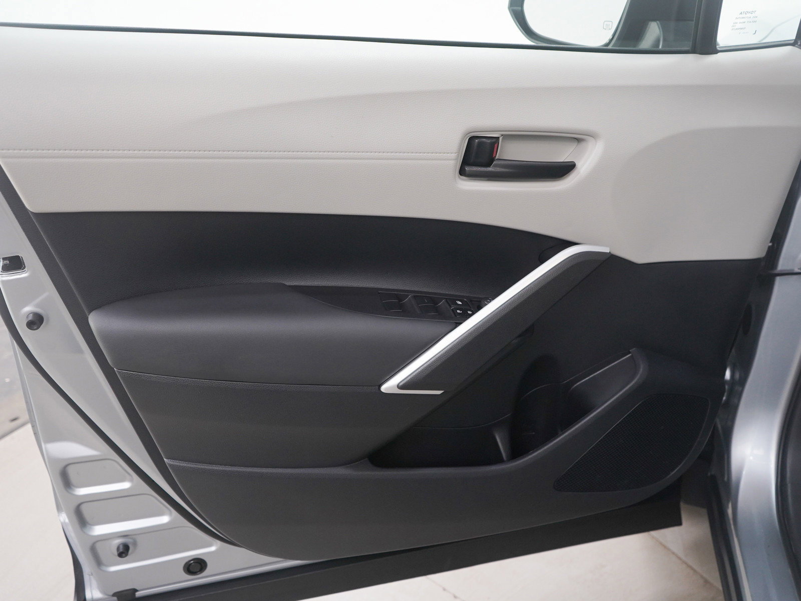 Used 2026 Toyota Corolla Cross L image 18