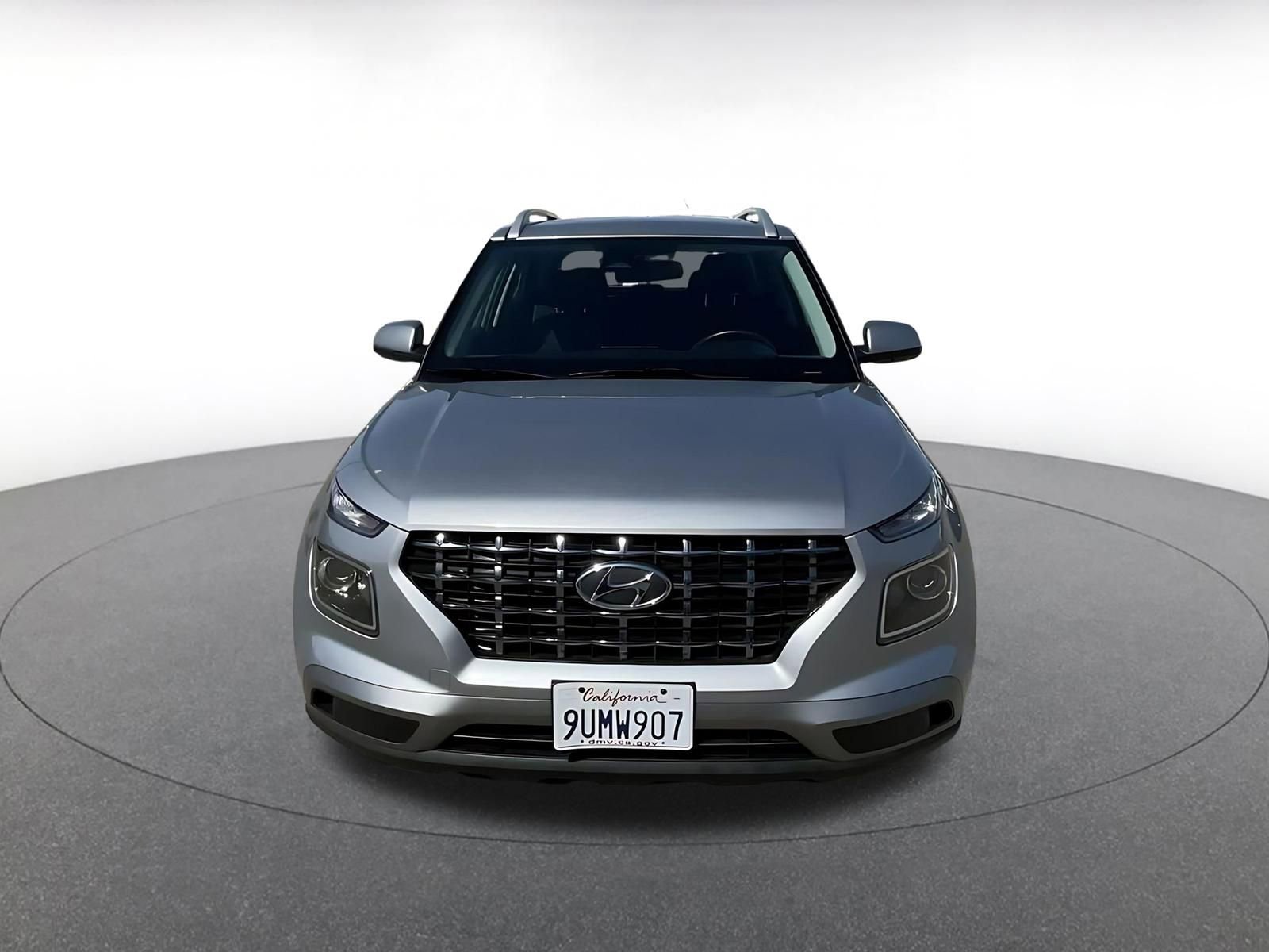 Used 2025 Hyundai Venue SEL FWD image 4
