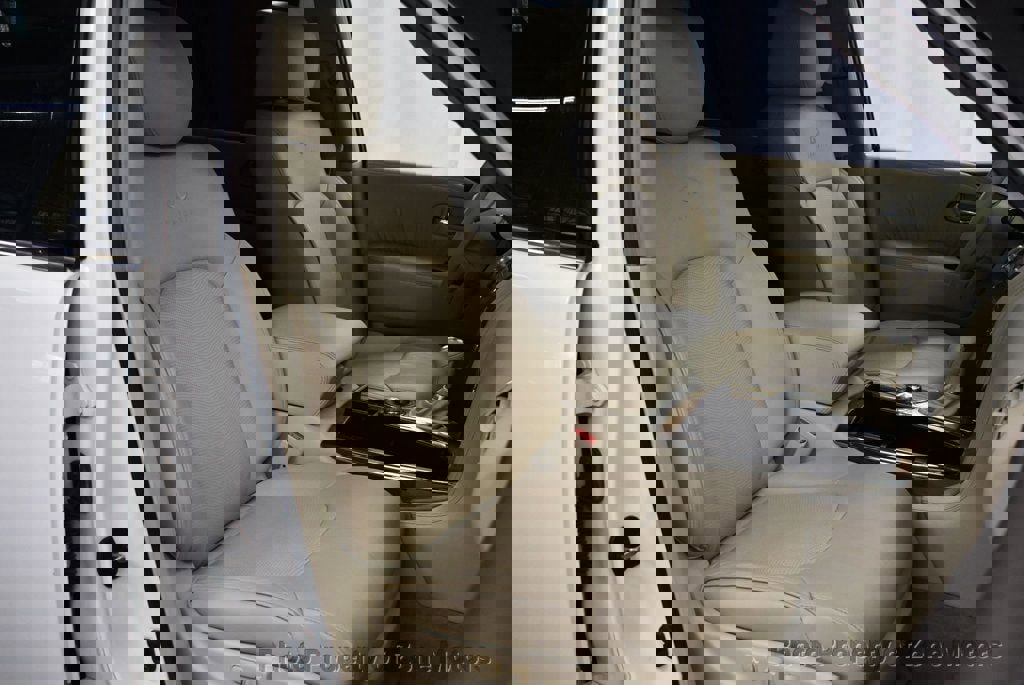 Used 2011 INFINITI QX56 4WD w/ Theater Pkg image 12