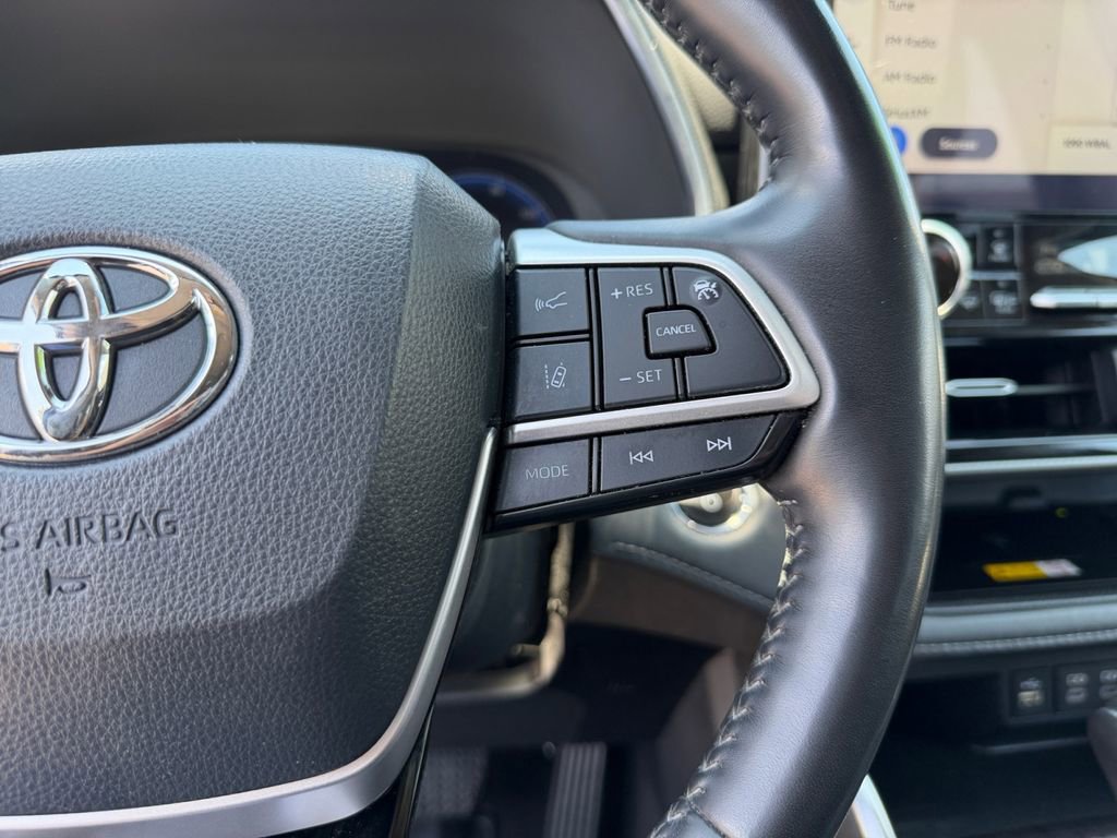 Used 2023 Toyota Highlander Platinum AWD/4WD image 20