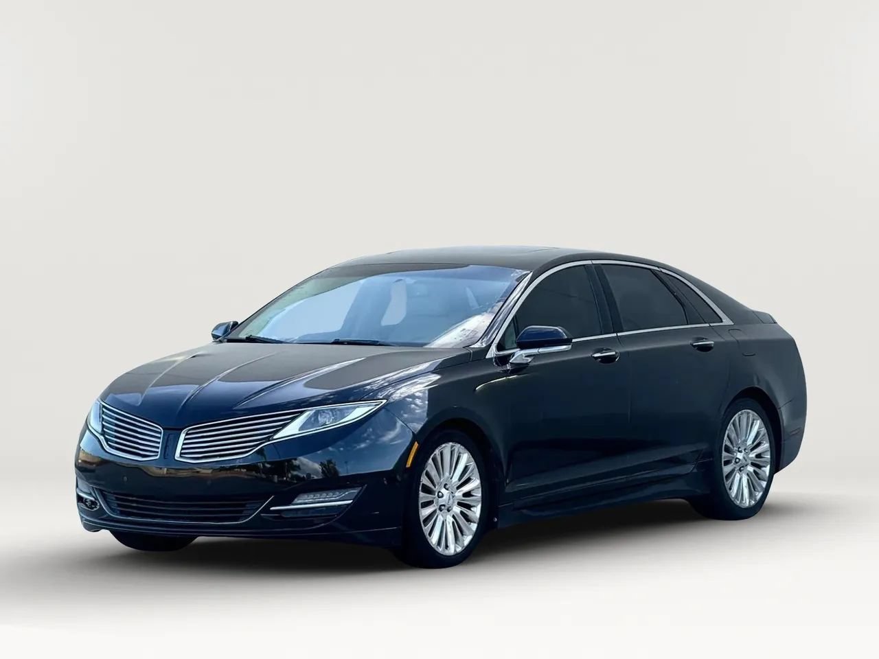 Used 2013 Lincoln MKZ FWD image 3