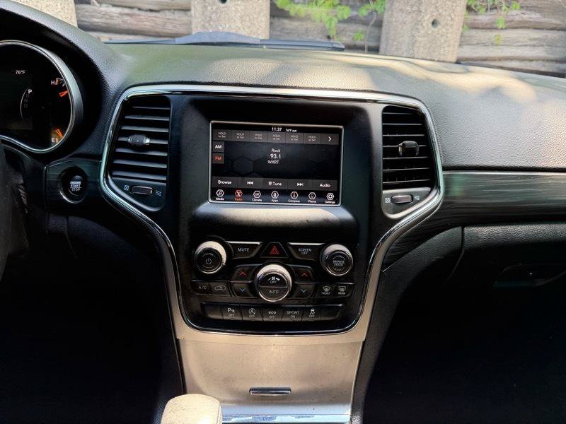 Used 2019 Jeep Grand Cherokee Laredo RWD image 12
