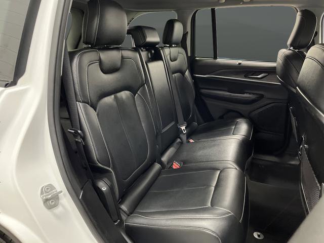 Used 2023 Jeep Grand Cherokee Limited w/ Luxury Tech Group II image 31