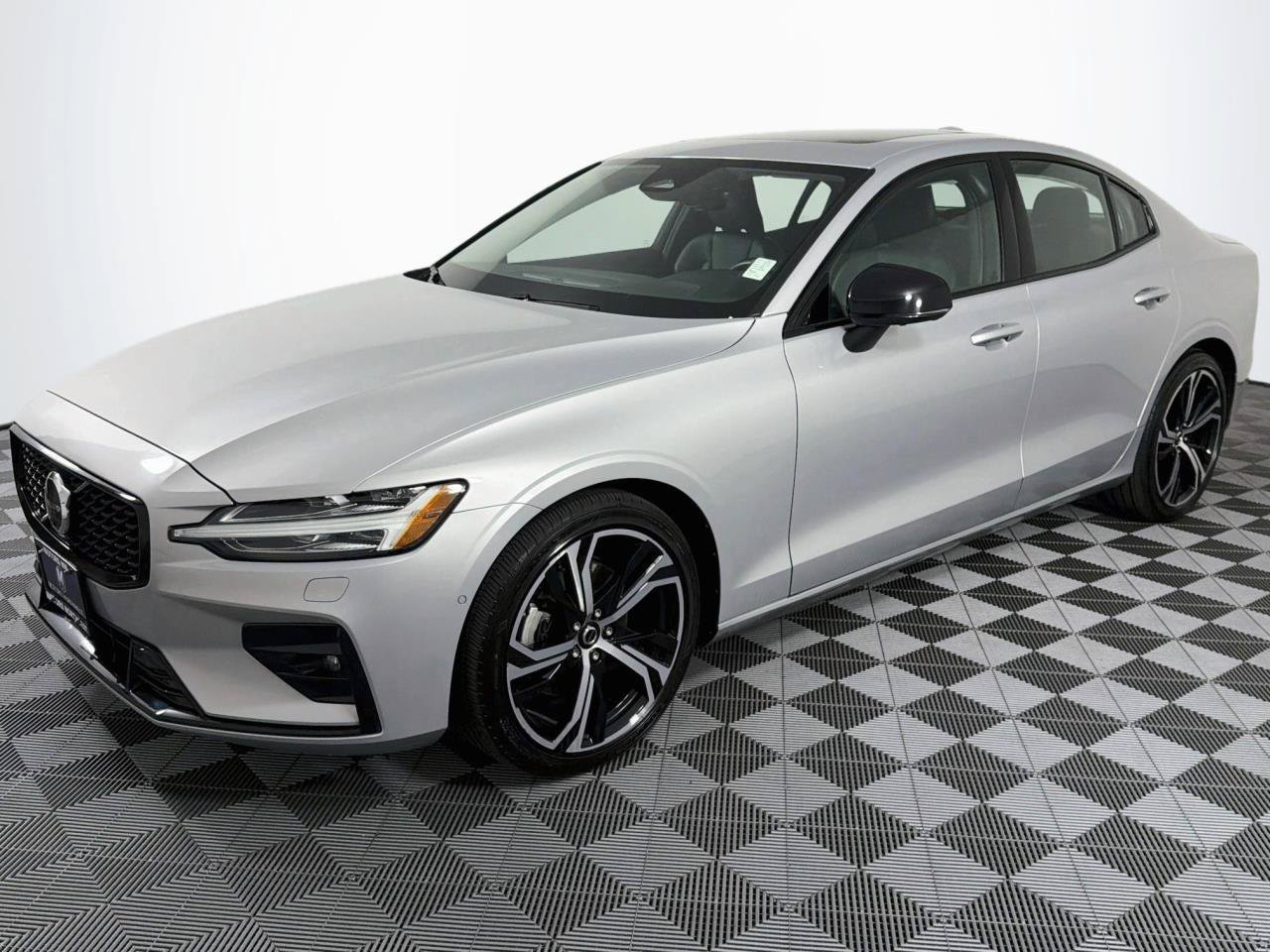 Used 2024 Volvo S60 B5 Plus FWD image 6