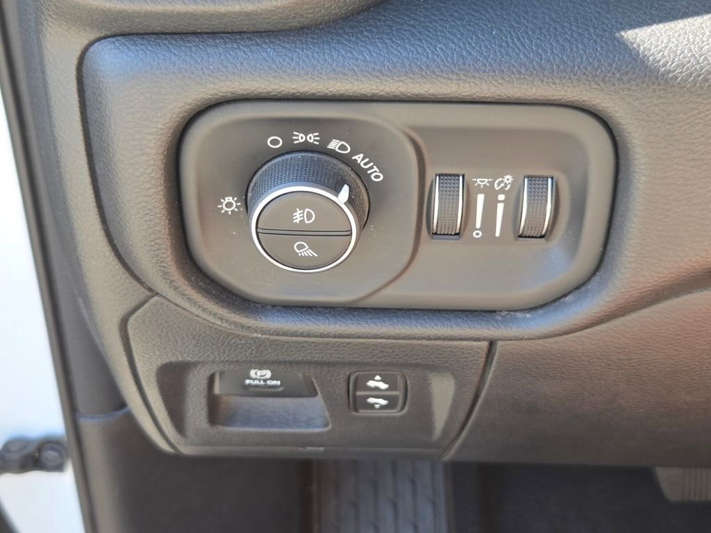 Used 2025 RAM 1500 Laramie image 26