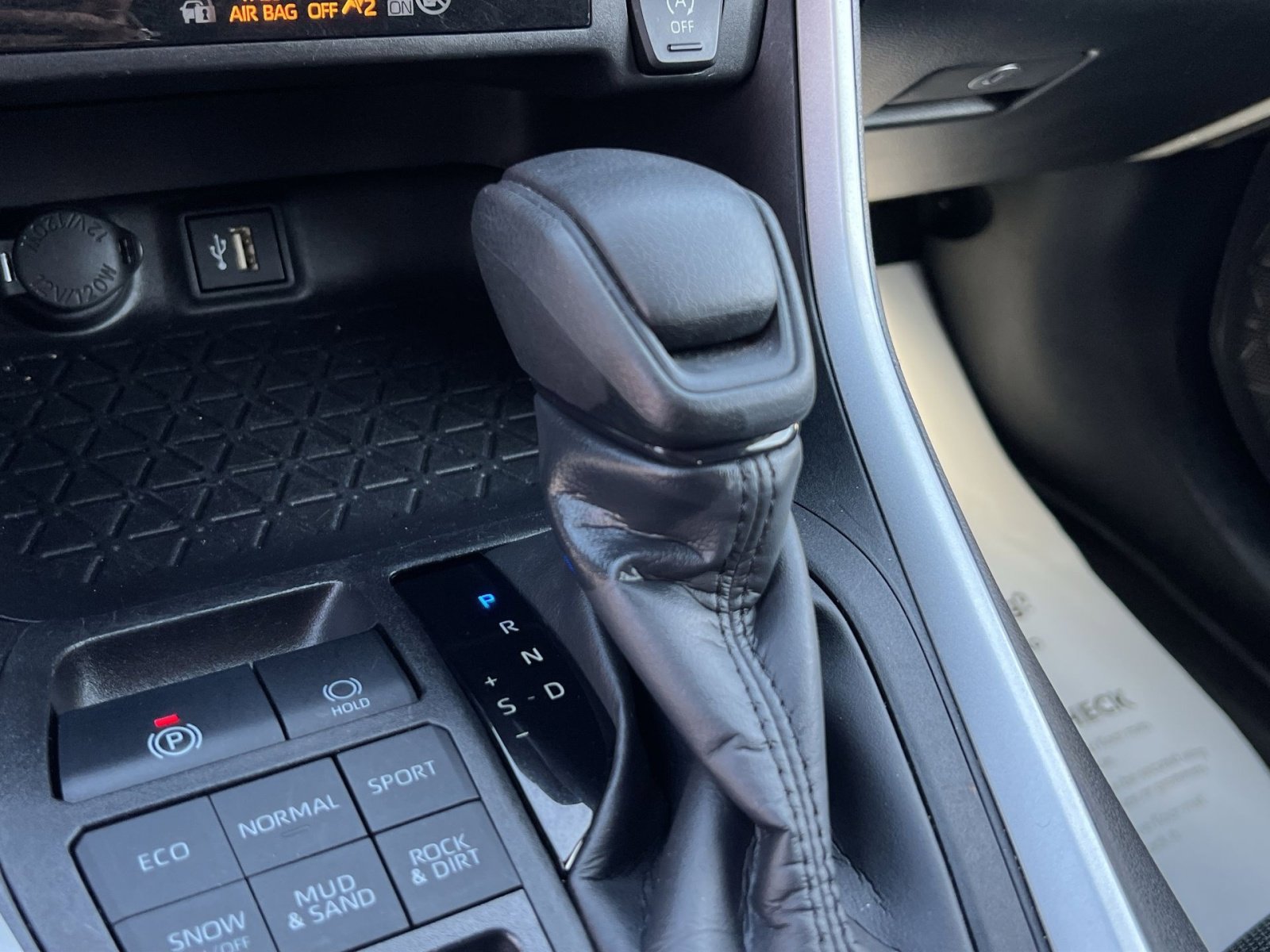 Used 2024 Toyota RAV4 LE image 22