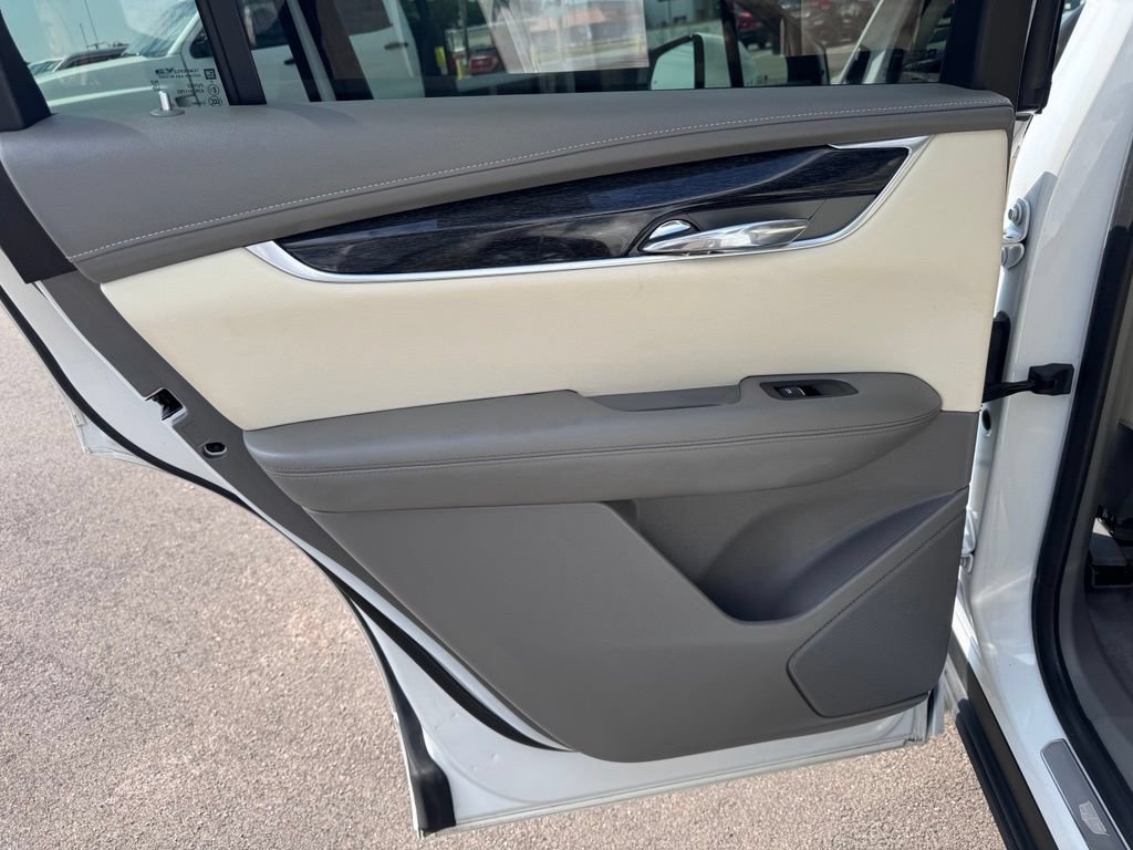 Used 2022 Cadillac XT6 Premium Luxury w/ Technology Package AWD/4WD image 26