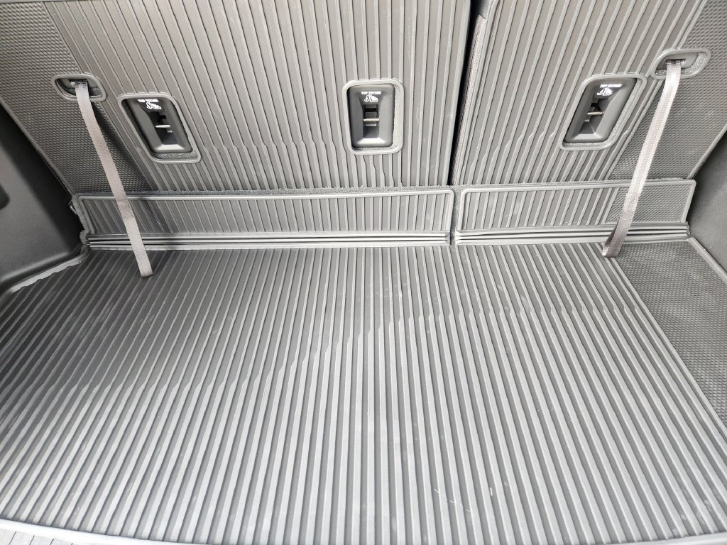 New 2026 Chevrolet Traverse LT w/ LPO, Floor Liner Package FWD image 22