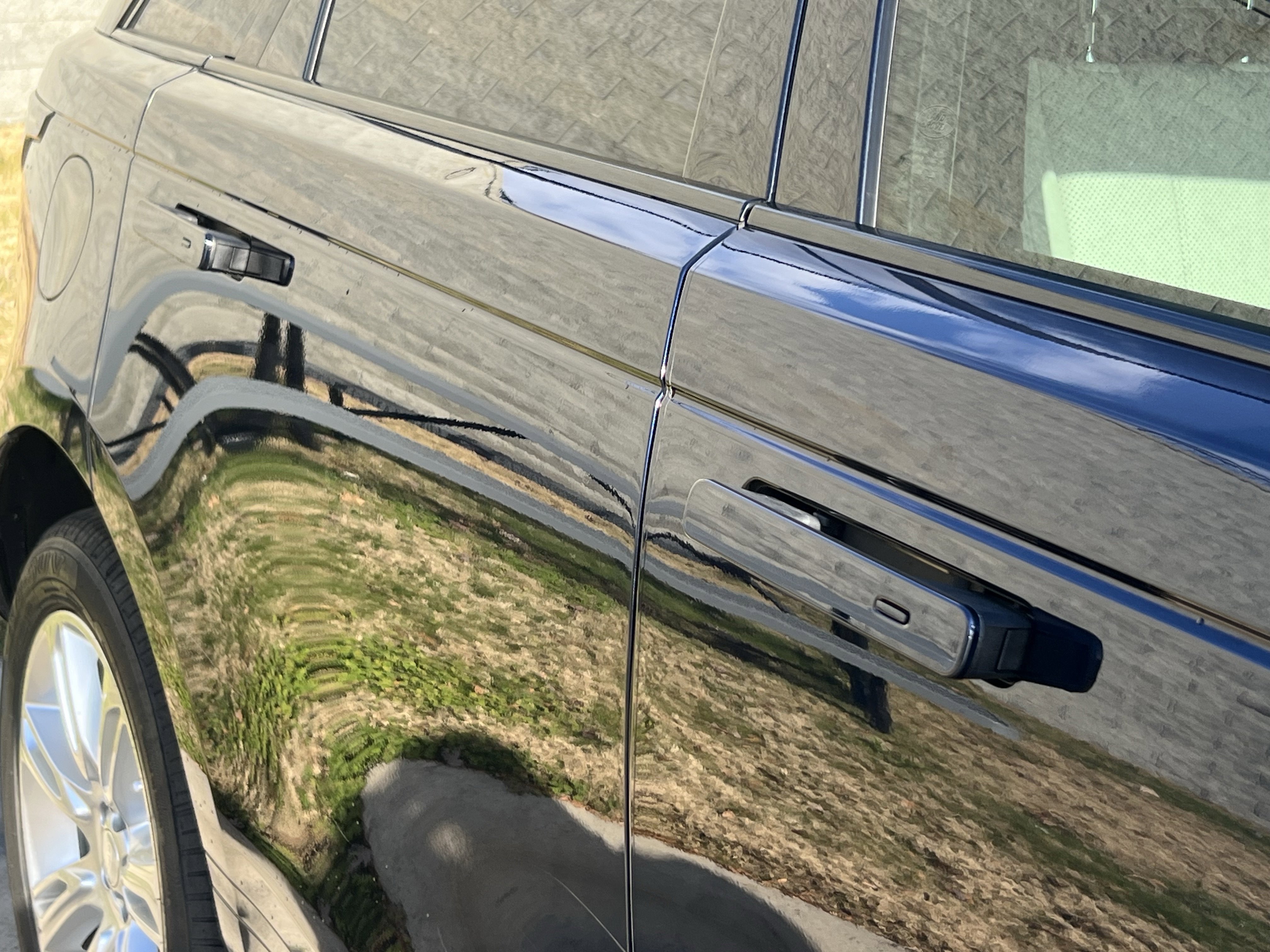 Certified 2022 Land Rover Range Rover Velar R-Dynamic S image 10