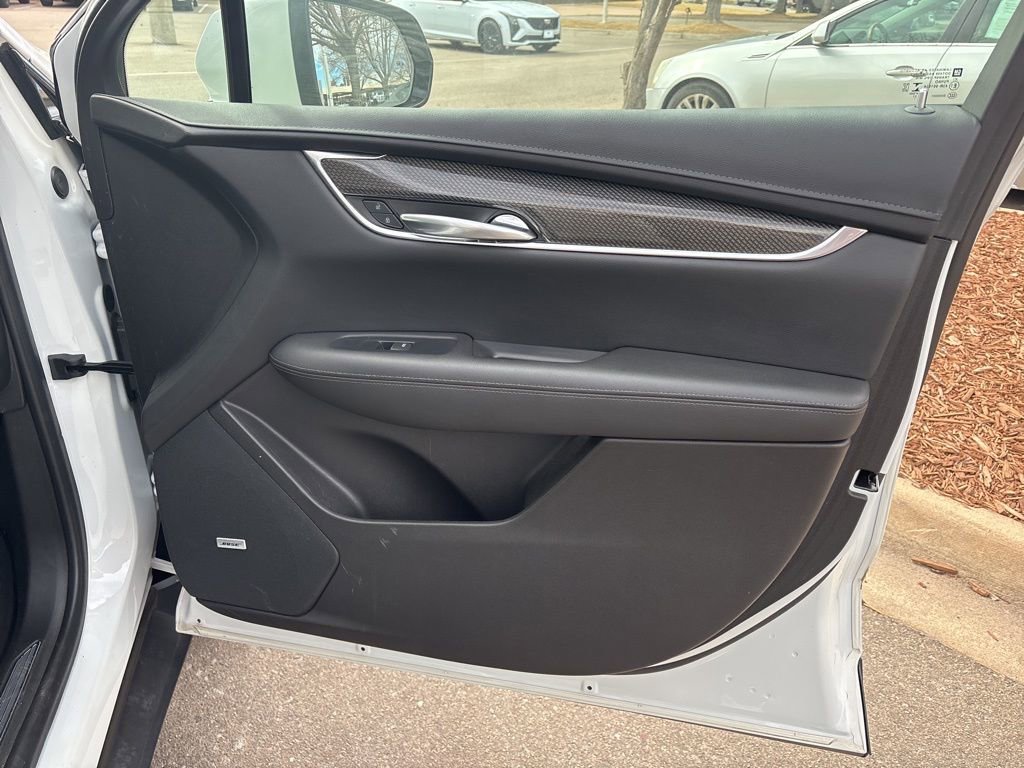 Certified 2022 Cadillac XT5 Sportv w/ LPO, ONYX Package image 23