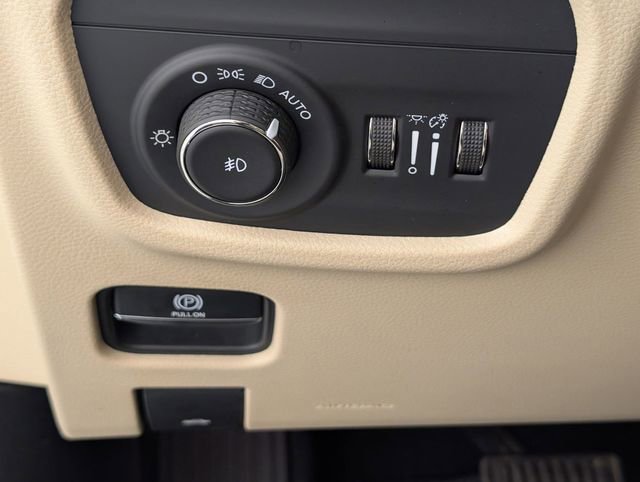 Certified 2023 Jeep Grand Cherokee L Limited AWD/4WD image 15