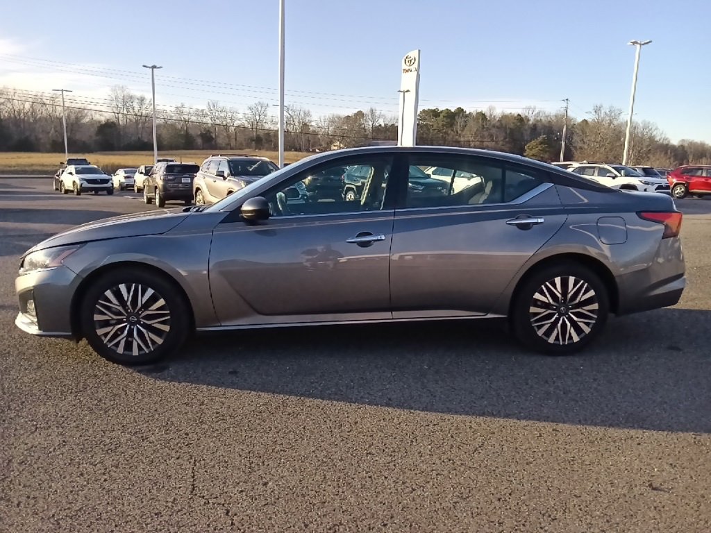 Used 2024 Nissan Altima 2.5 SV image 6