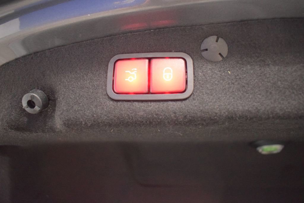 Used 2021 Mercedes-Benz C 300 4MATIC Sedan w/ Driver Assistance Package image 16