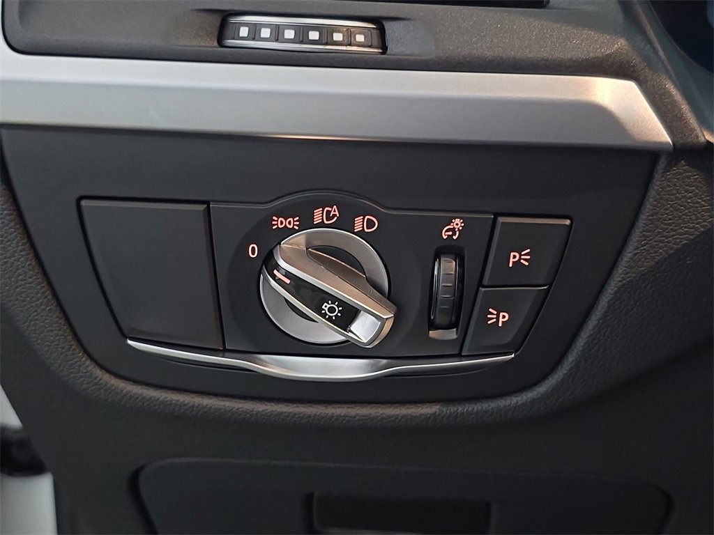 Used 2025 BMW X4 M40i w/ Premium Package image 28