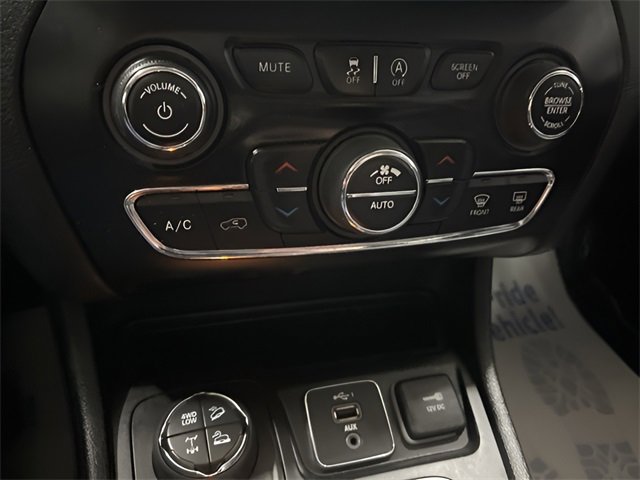Used 2019 Jeep Cherokee Trailhawk image 22