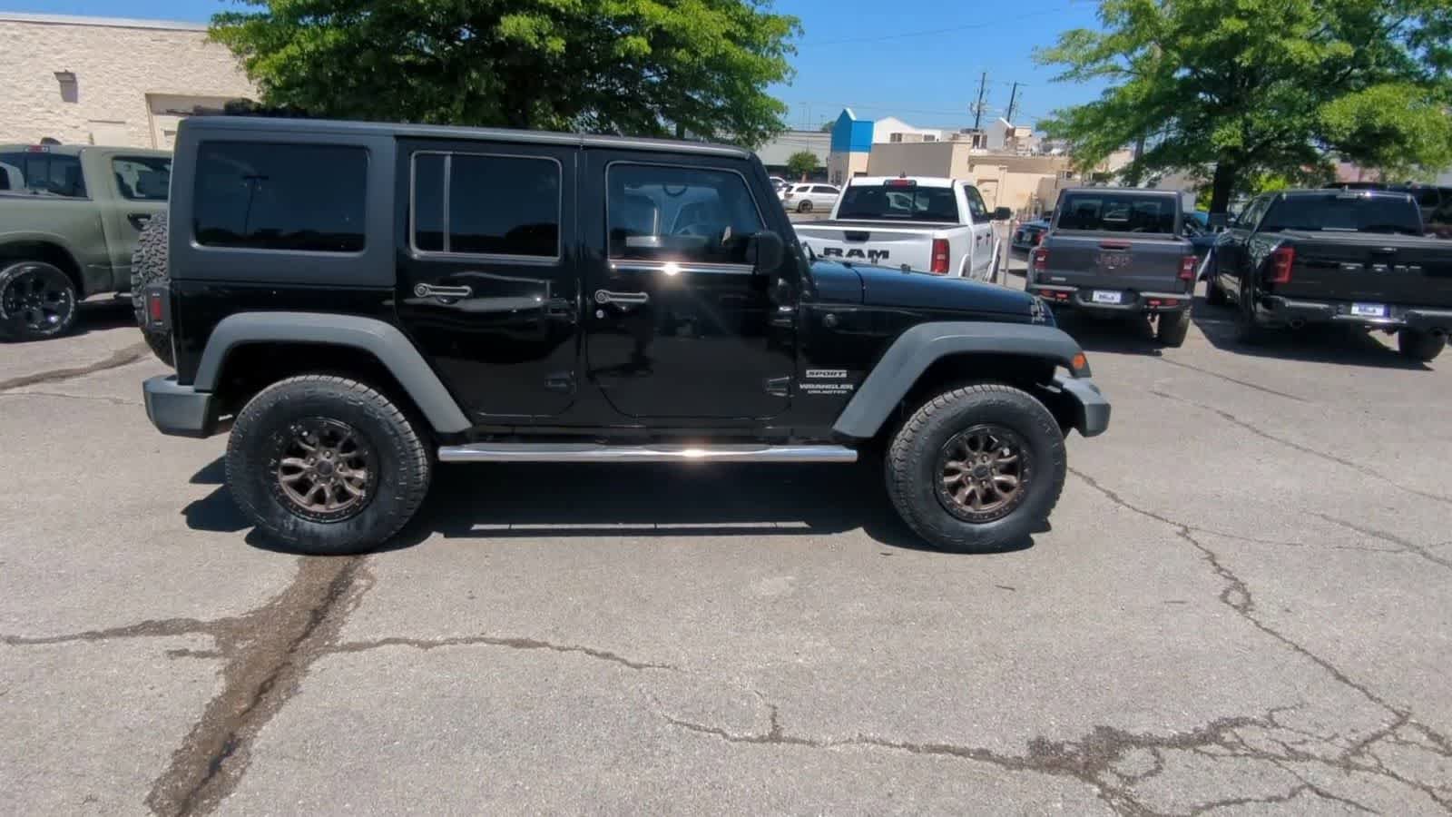 Used 2017 Jeep Wrangler Unlimited Sport w/ Connectivity Group AWD/4WD image 9