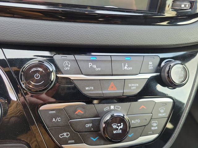 Used 2025 Chrysler Pacifica Select image 22