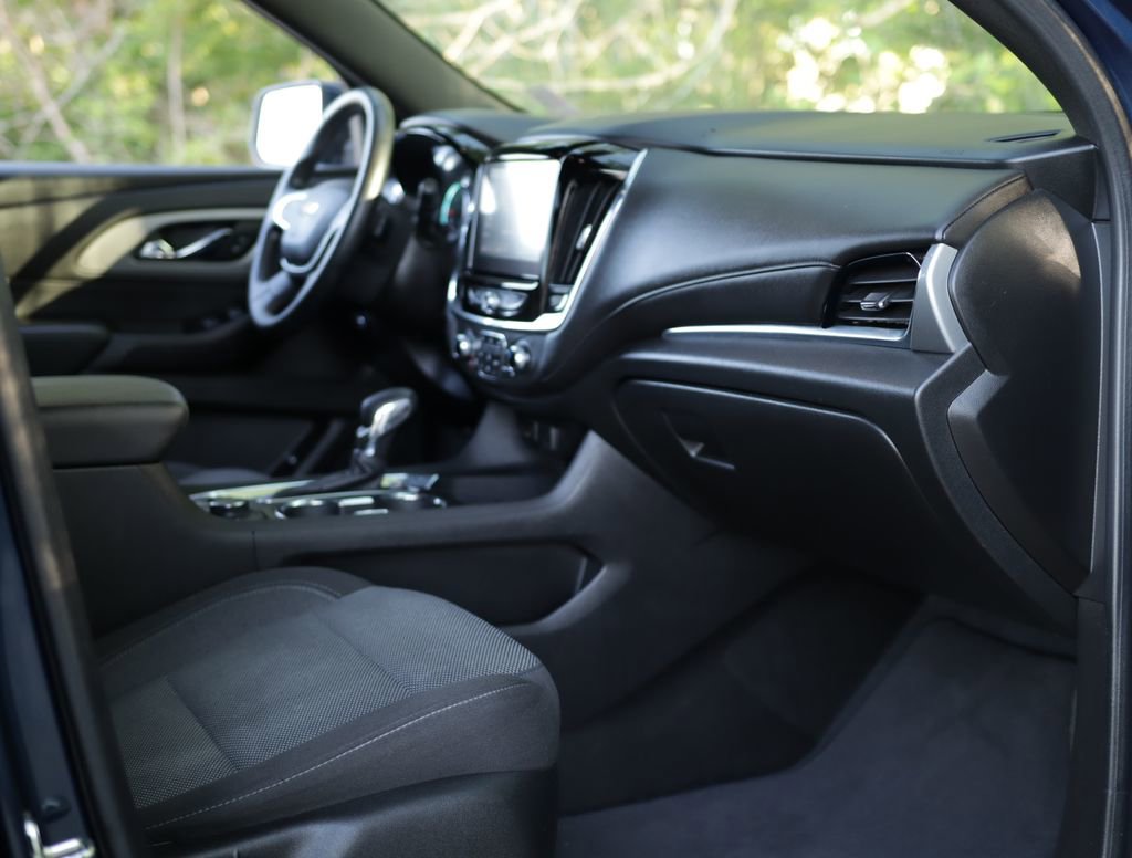 Used 2023 Chevrolet Traverse LT FWD image 32