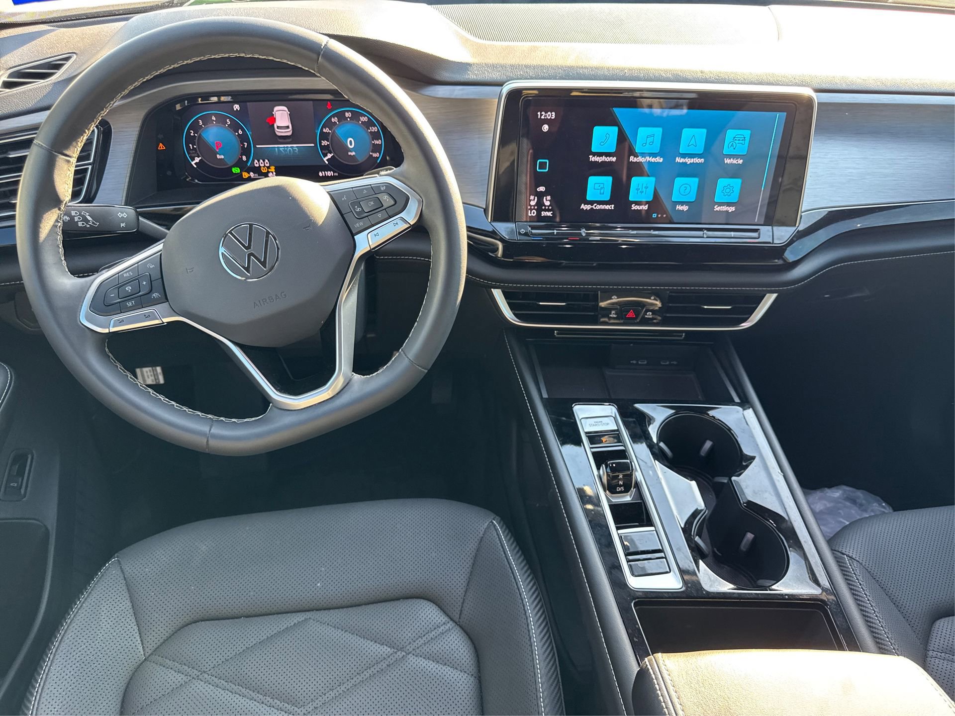 Used 2024 Volkswagen Atlas Cross Sport SE w/ Panoramic Sunroof Package image 19