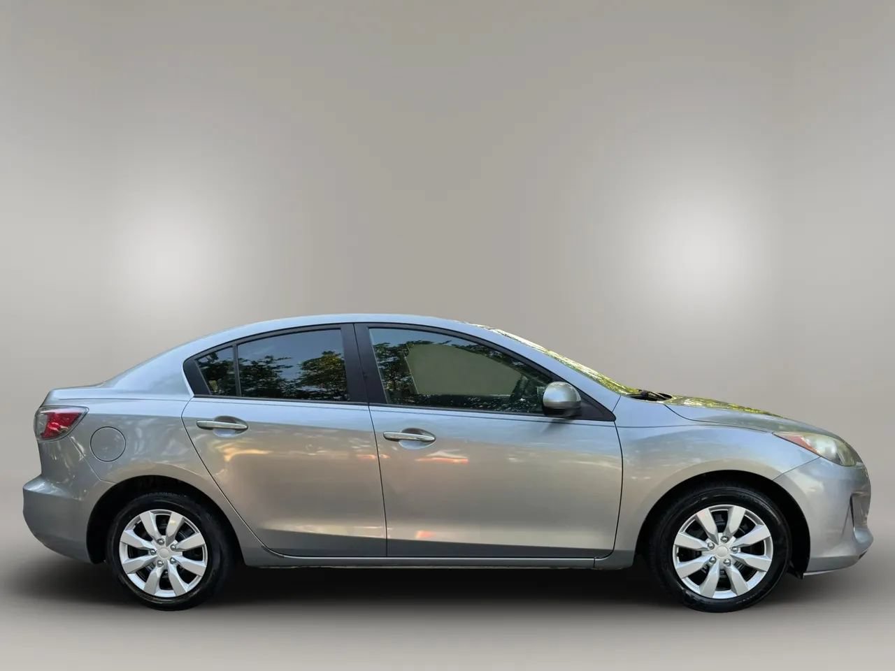 Used 2013 MAZDA MAZDA3 i SV FWD image 2