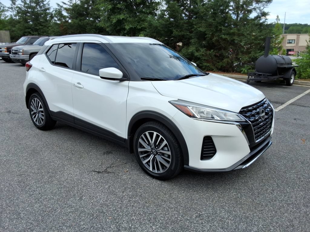 Used 2023 Nissan Kicks SV FWD image 3