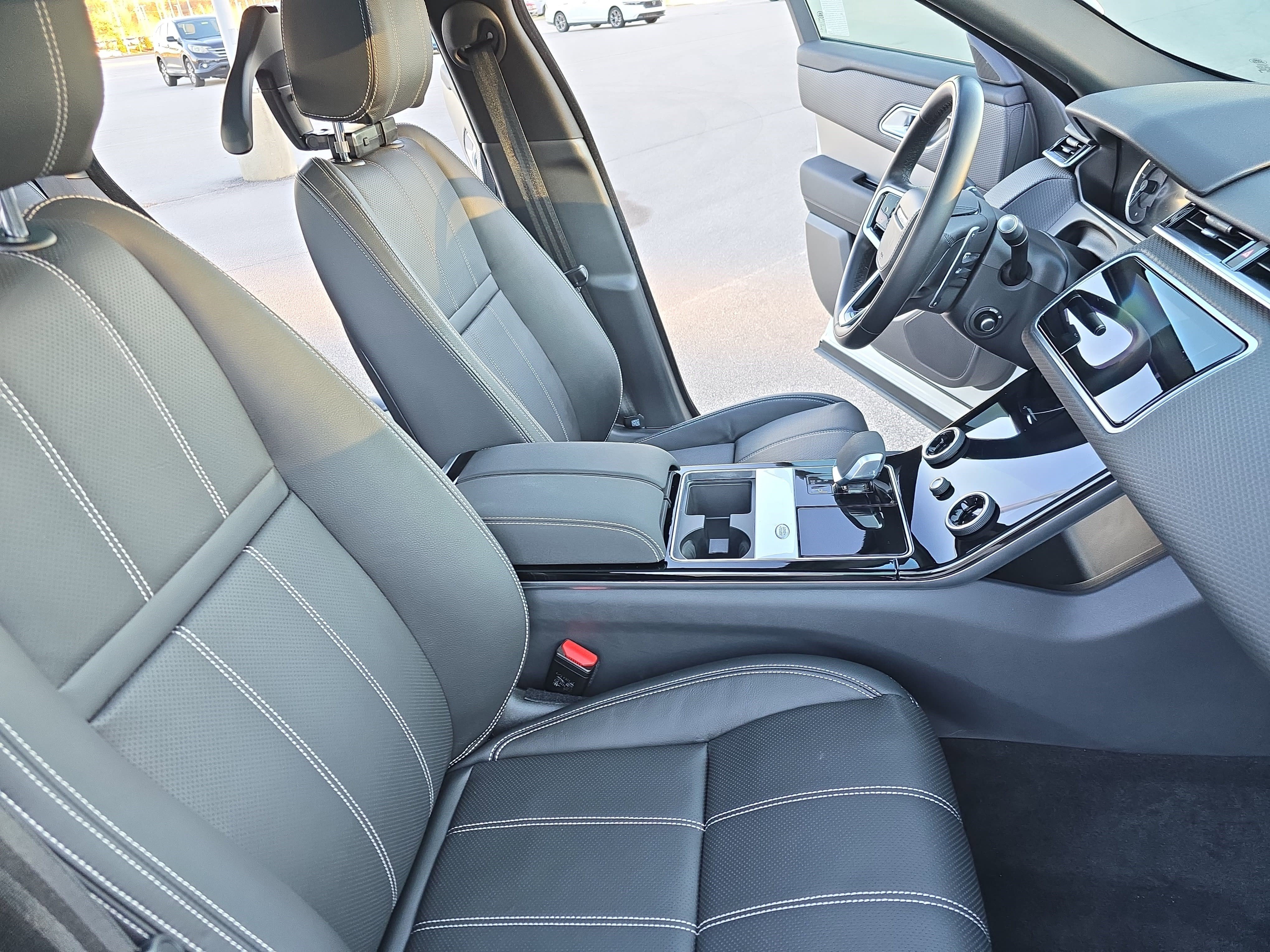 Used 2022 Land Rover Range Rover Velar R-Dynamic S image 10