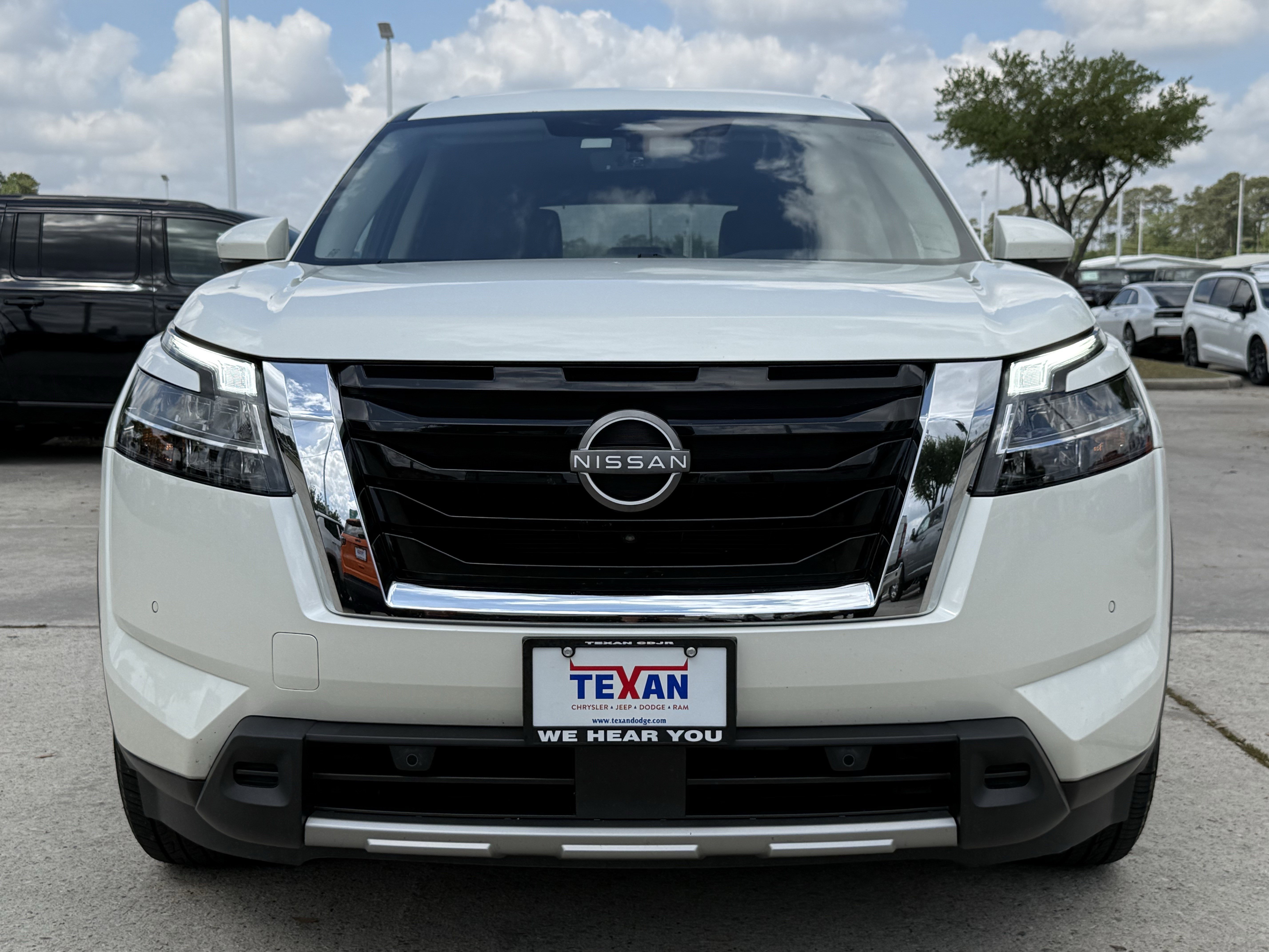 Used 2024 Nissan Pathfinder SL AWD/4WD image 5