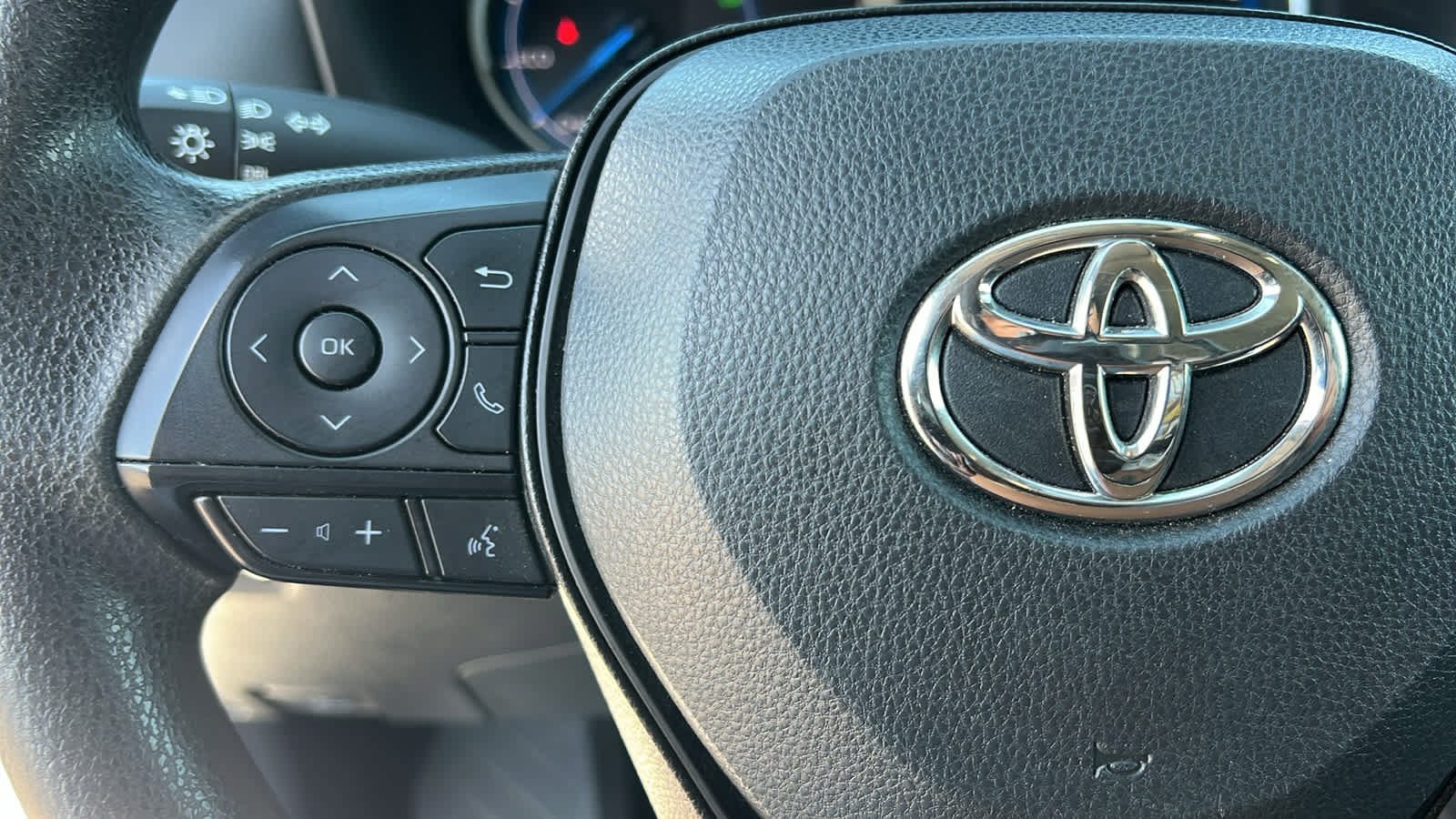 Used 2024 Toyota RAV4 LE AWD/4WD image 19
