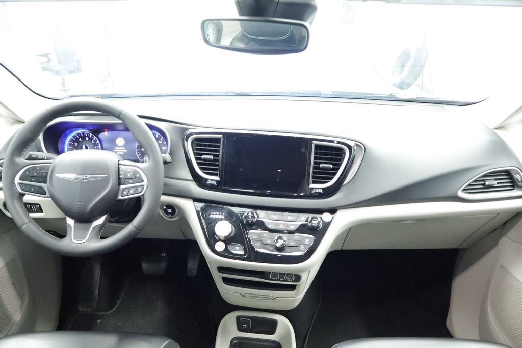 Certified 2023 Chrysler Pacifica Touring-L FWD image 20