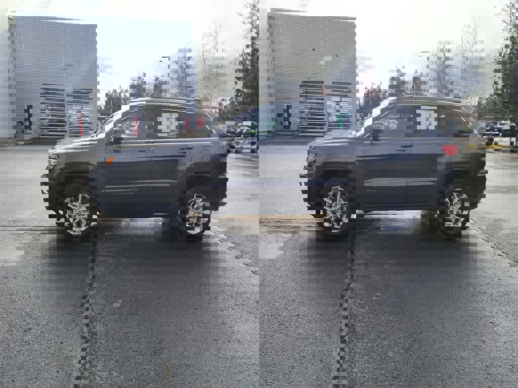 Used 2017 Jeep Grand Cherokee Laredo w/ Quick Order Package 23E image 11