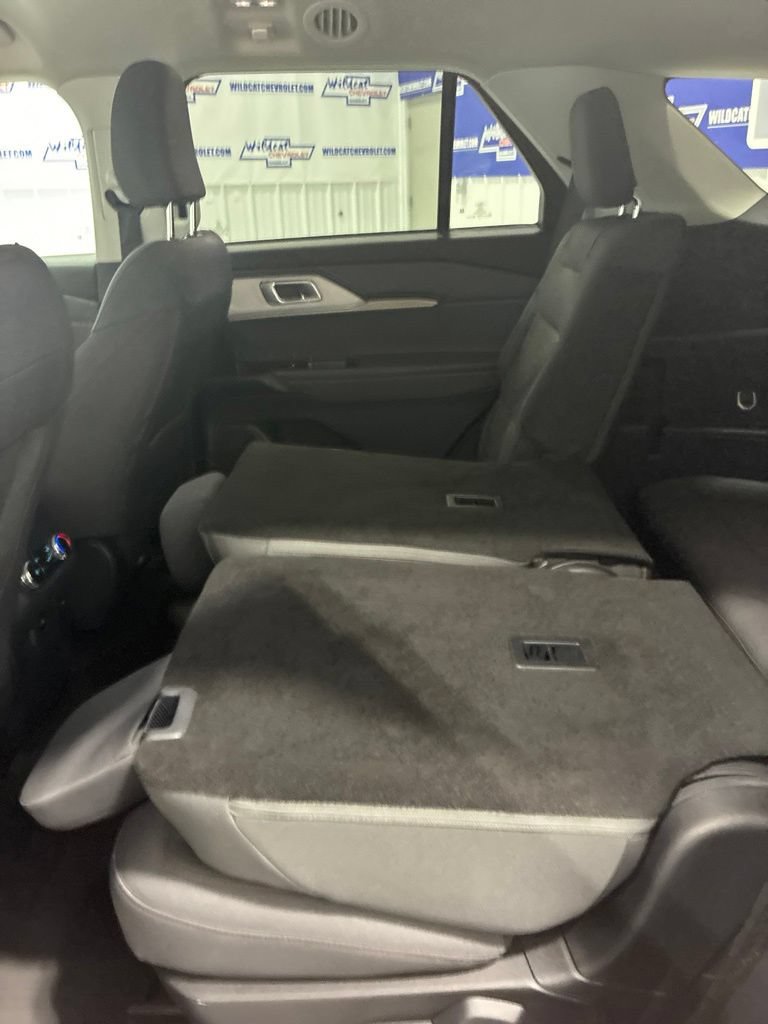 Used 2025 Ford Explorer Active AWD/4WD image 30