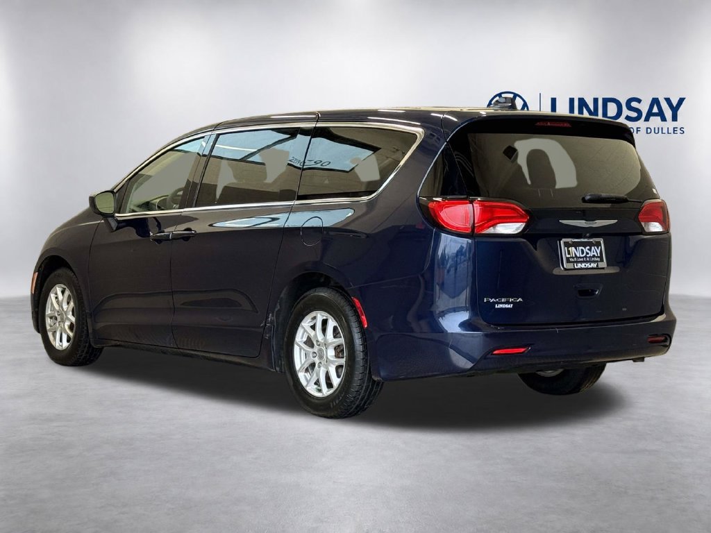 Used 2017 Chrysler Pacifica Touring FWD image 4