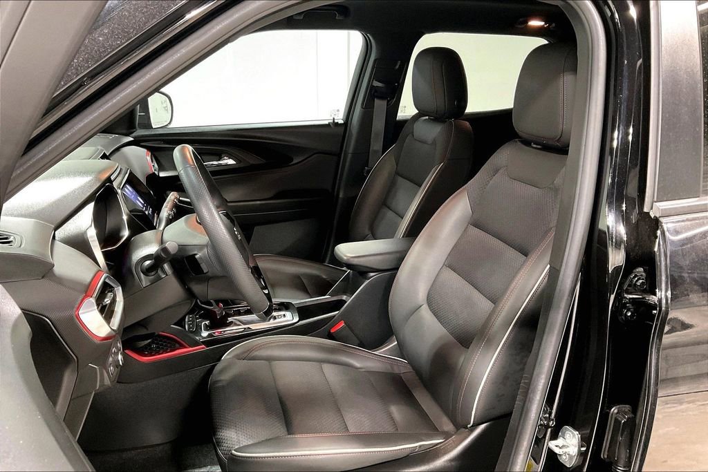 Used 2023 Chevrolet TrailBlazer RS w/ Sun and Liftgate Package image 32