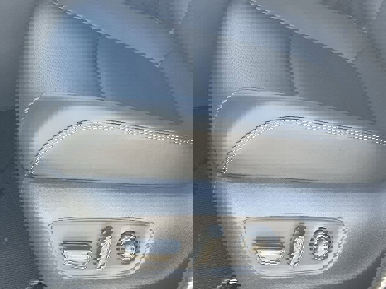 New 2025 Toyota RAV4 Limited image 18