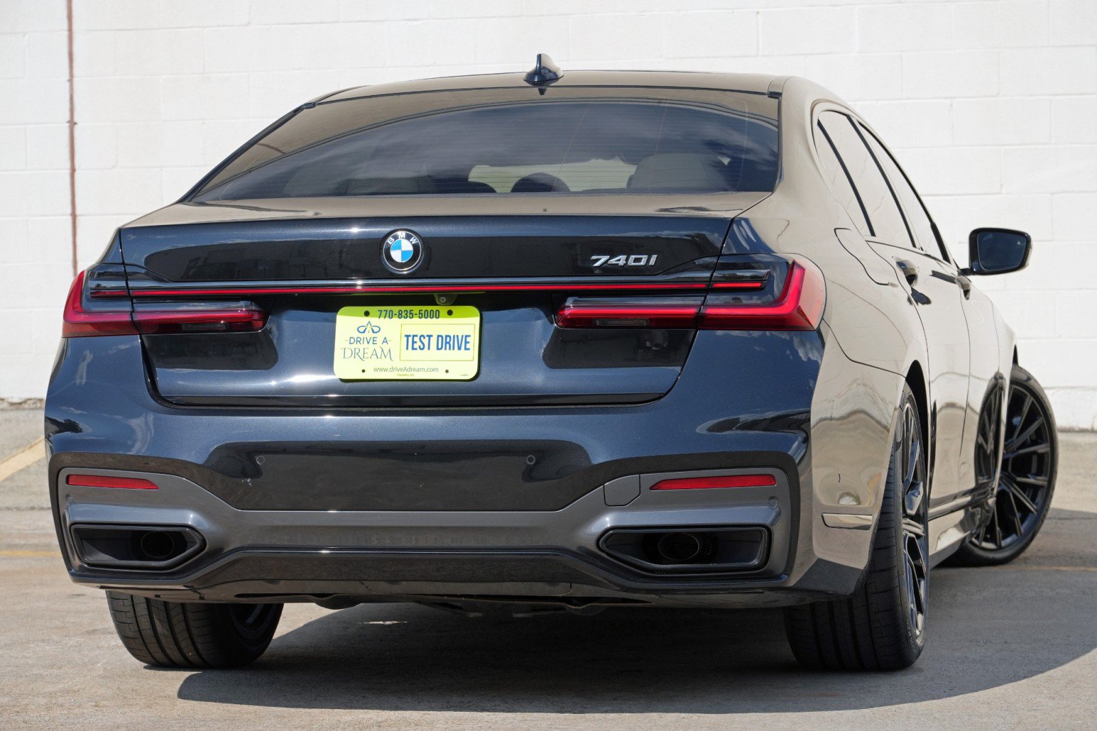 Used 2021 BMW 740i w/ M Sport Package RWD image 5