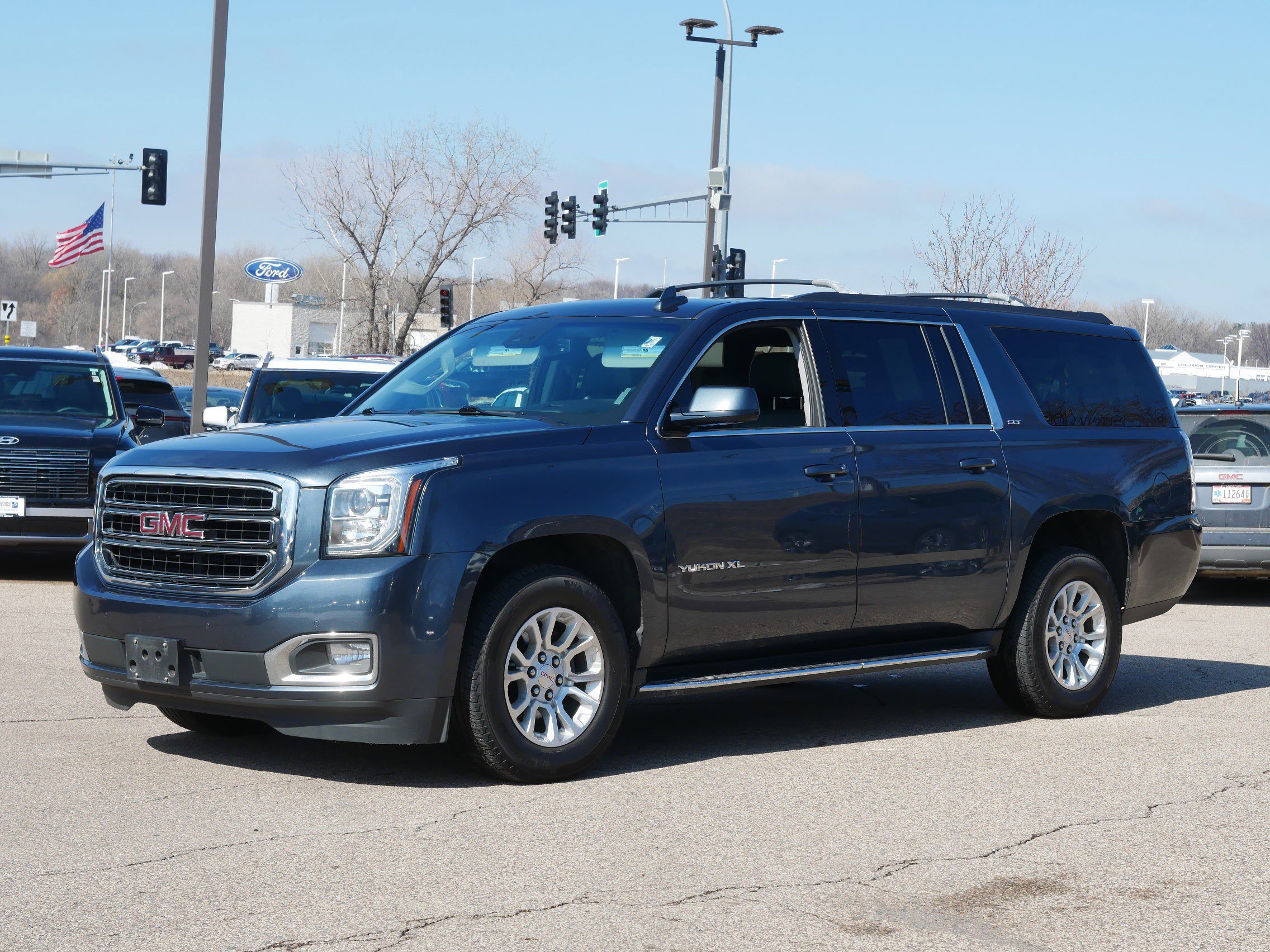 Used 2019 GMC Yukon XL SLT w/ Open Road Package AWD/4WD image 2