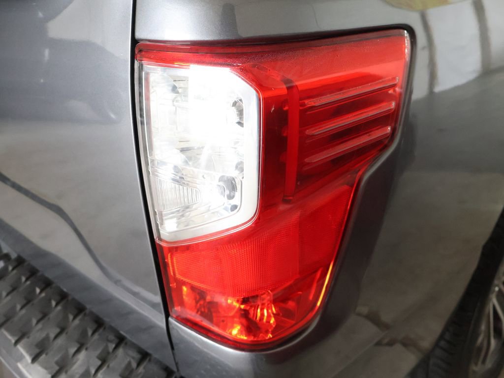 Used 2017 Nissan Titan SL image 29