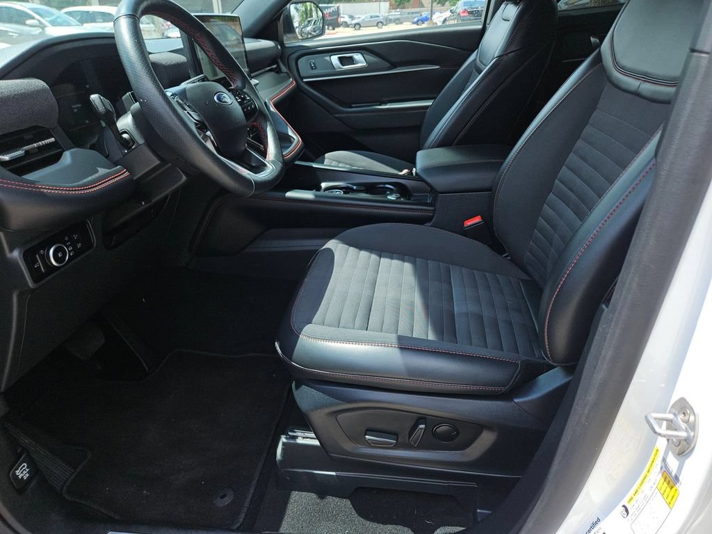 Used 2025 Ford Explorer ST-Line w/ ST-Line Street Pack AWD/4WD image 11