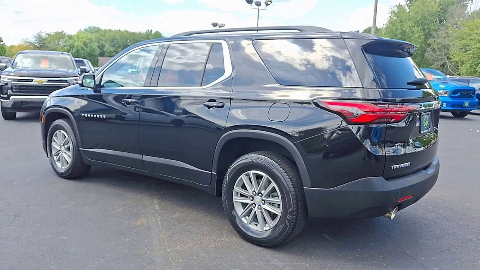 Certified 2023 Chevrolet Traverse LT image 3