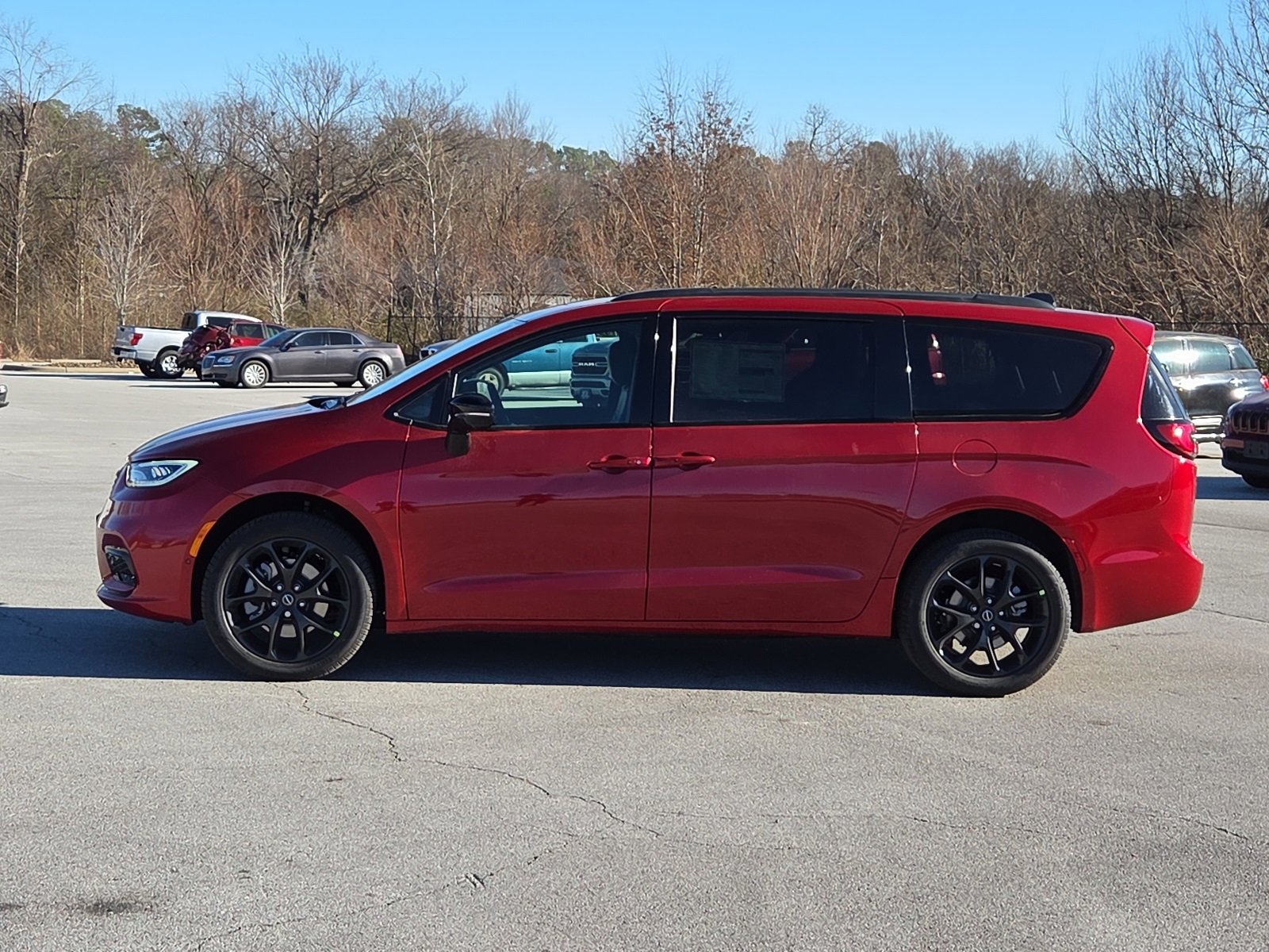 New 2026 Chrysler Pacifica Select w/ S Appearance Package image 3