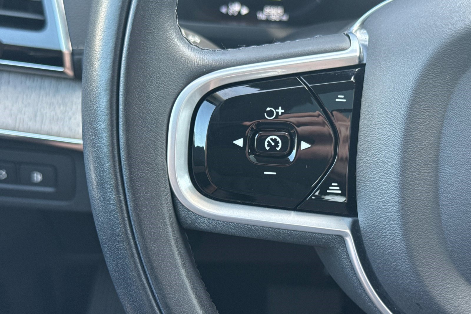 Used 2022 Volvo XC90 T8 Inscription w/ Advanced Package image 31