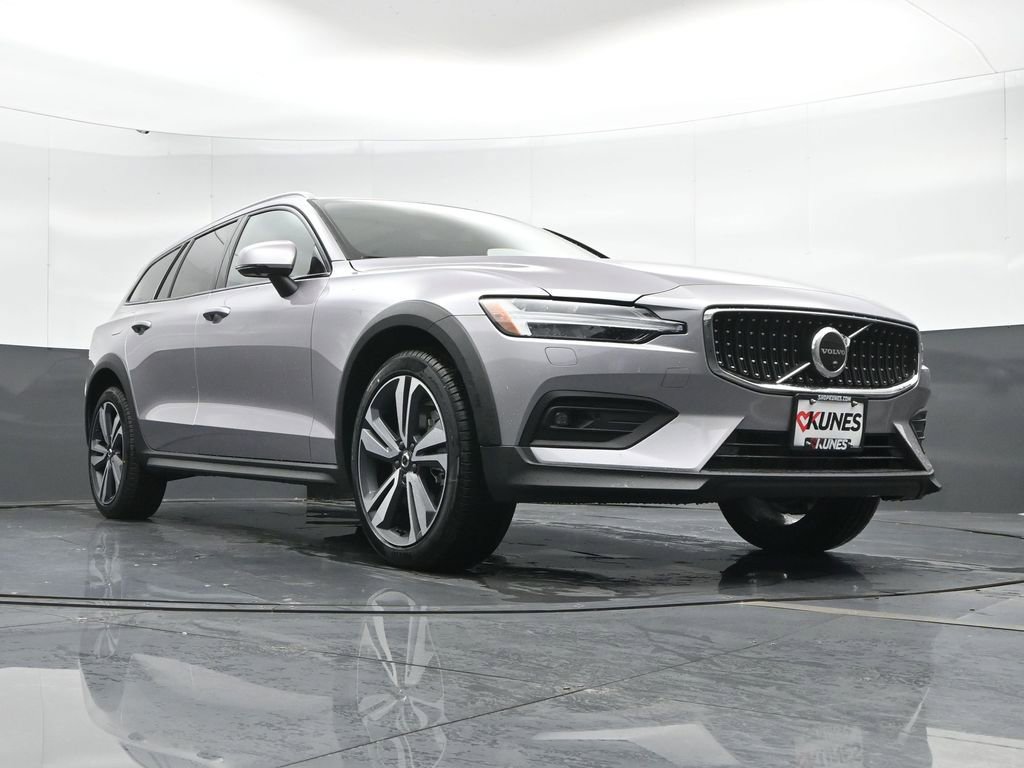 New 2026 Volvo V60 B5 Cross Country Plus w/ Climate Package image 41