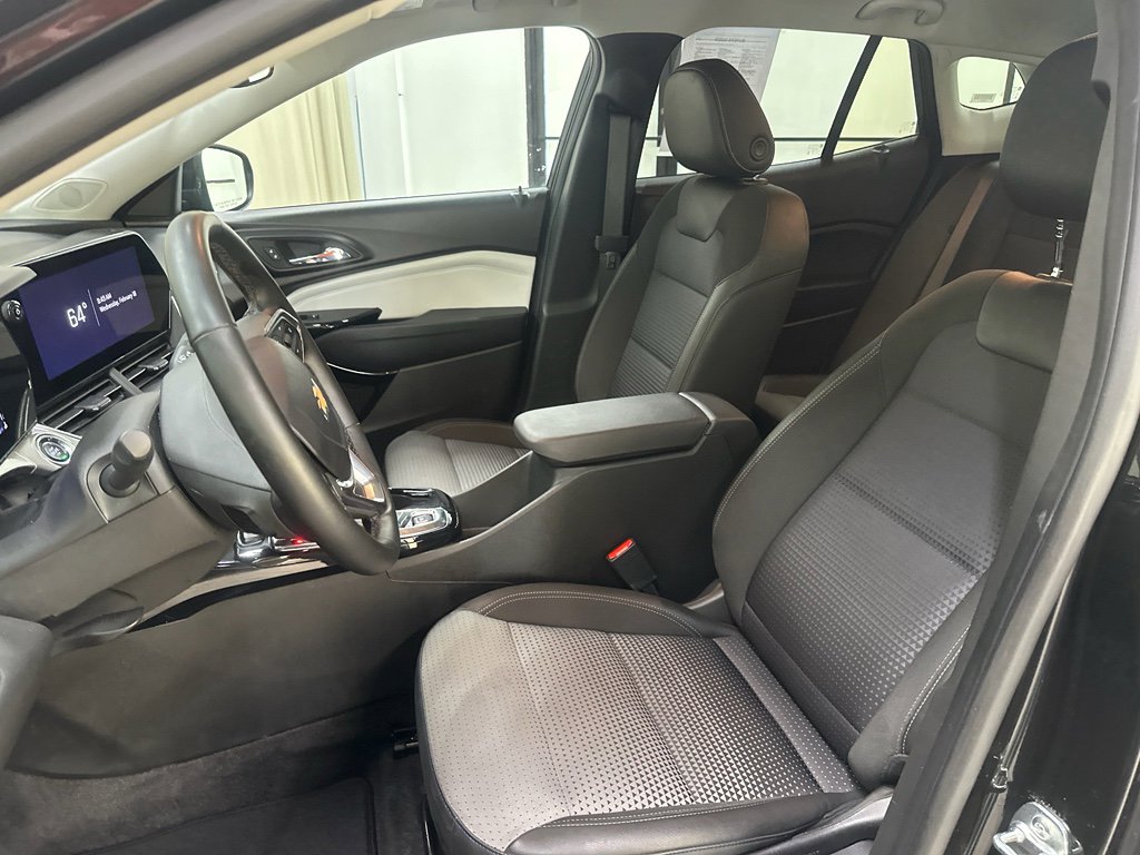 Certified 2025 Chevrolet Trax LT w/ LT Convenience Package image 25